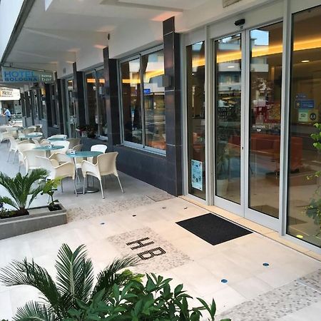 Hotel Bologna Lignano Sabbiadoro Esterno foto