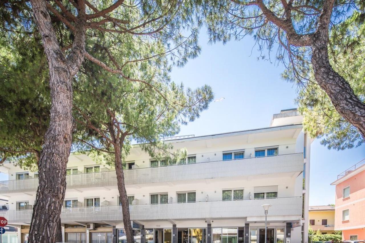 Hotel Bologna Lignano Sabbiadoro Esterno foto