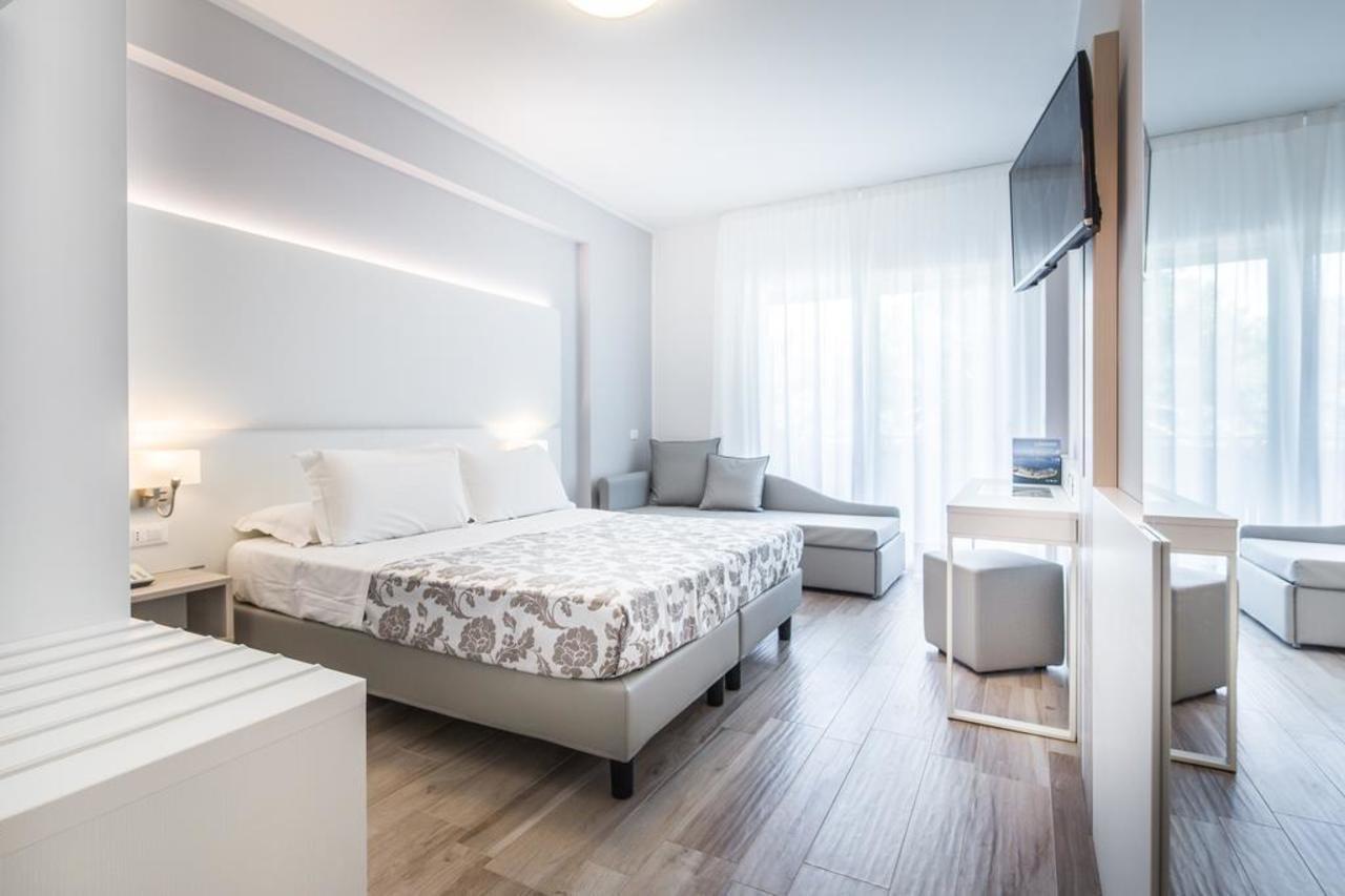 Hotel Bologna Lignano Sabbiadoro Esterno foto