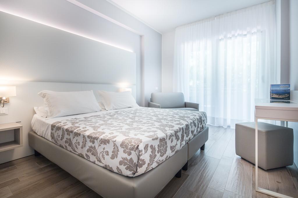 Hotel Bologna Lignano Sabbiadoro Esterno foto