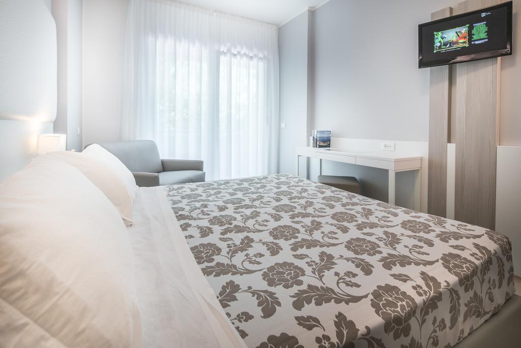 Hotel Bologna Lignano Sabbiadoro Esterno foto