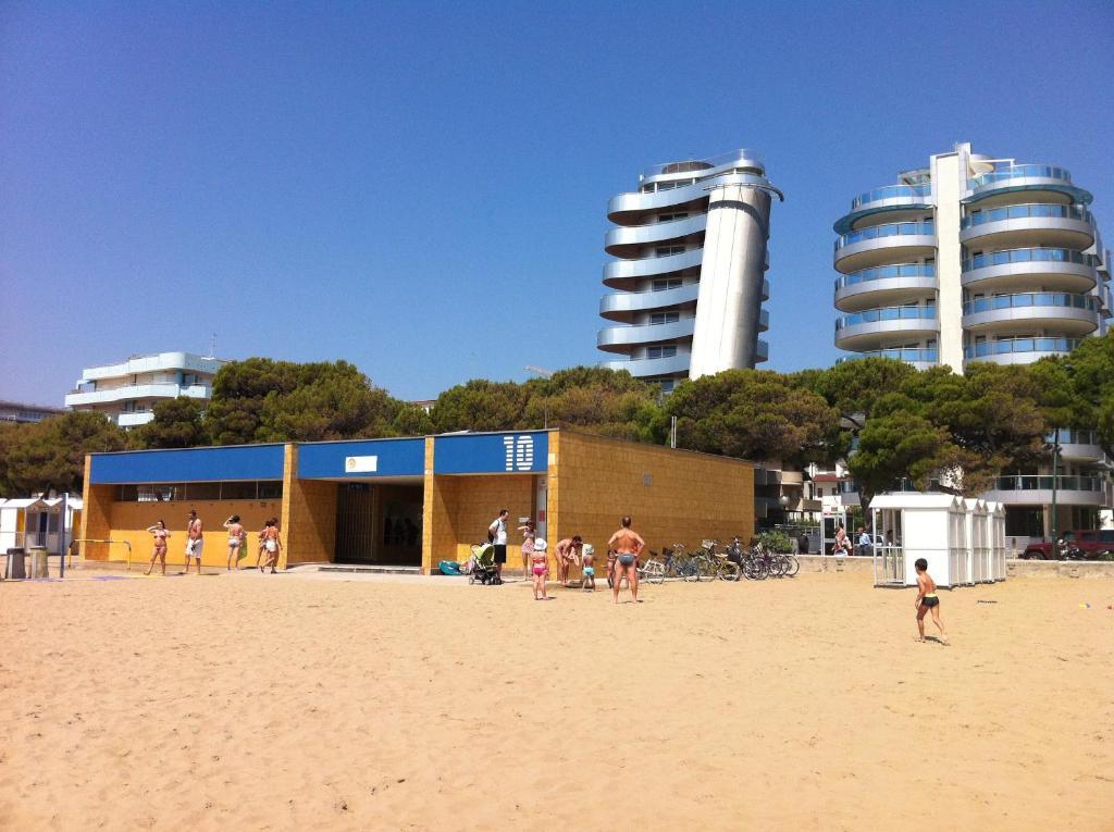 Hotel Bologna Lignano Sabbiadoro Esterno foto