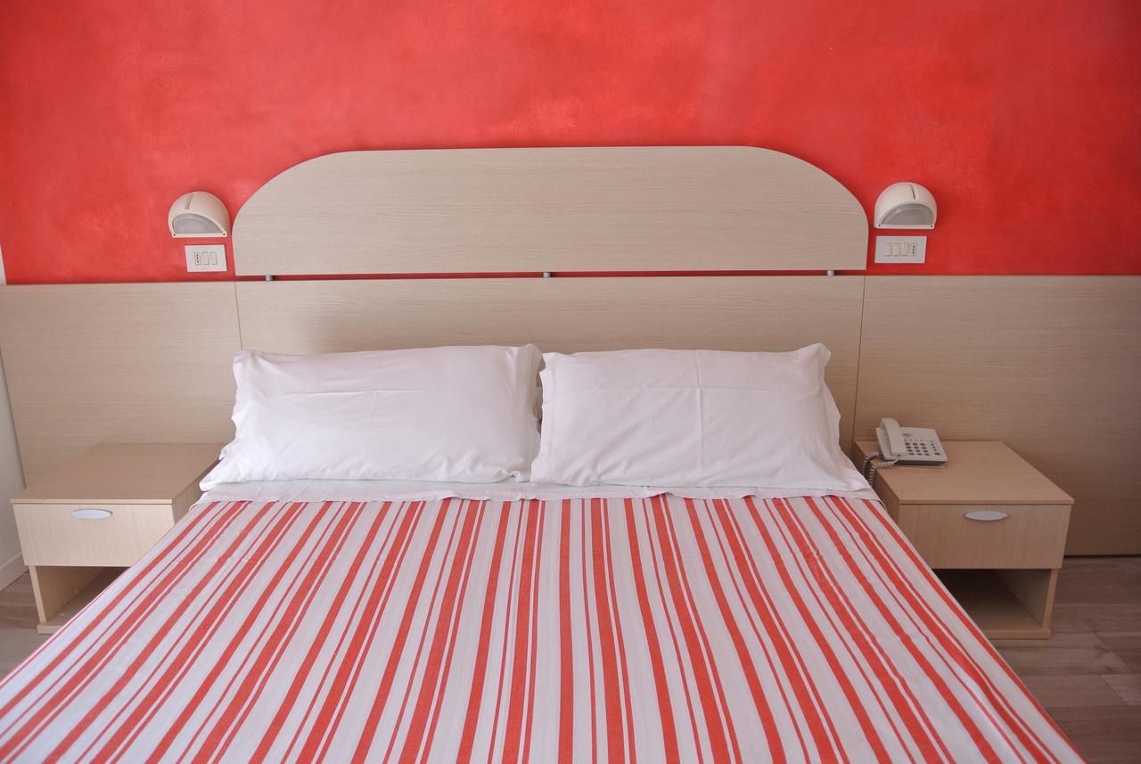 Hotel Bologna Lignano Sabbiadoro Esterno foto