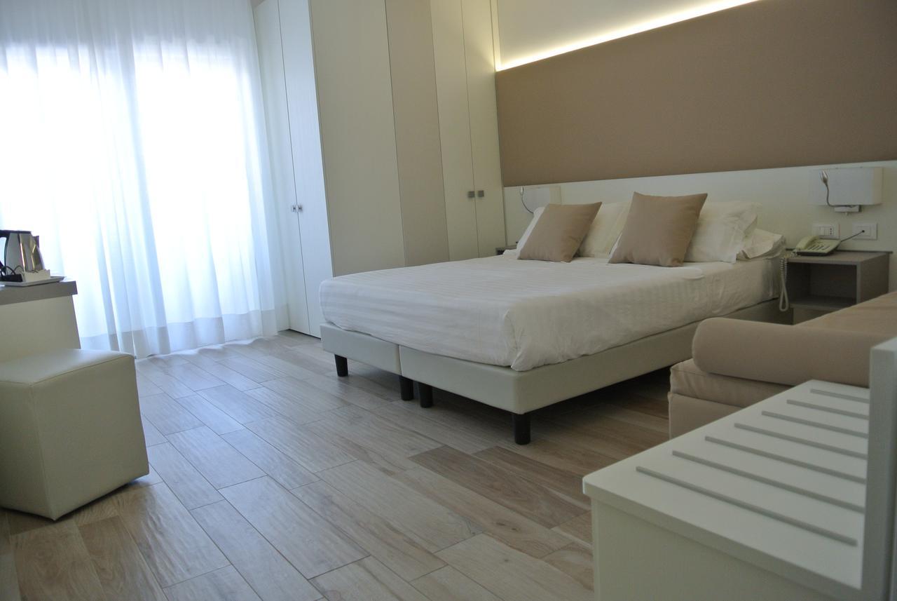 Hotel Bologna Lignano Sabbiadoro Esterno foto