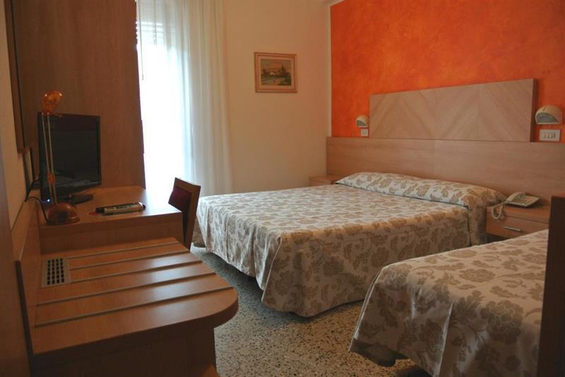 Hotel Bologna Lignano Sabbiadoro Esterno foto