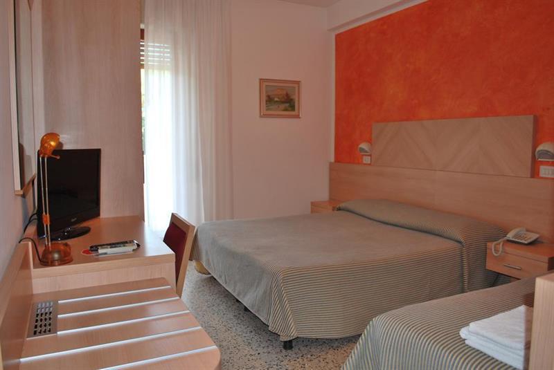 Hotel Bologna Lignano Sabbiadoro Esterno foto